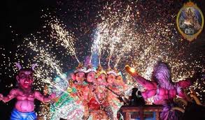 Crowds were mesmerized by the splendor of lights